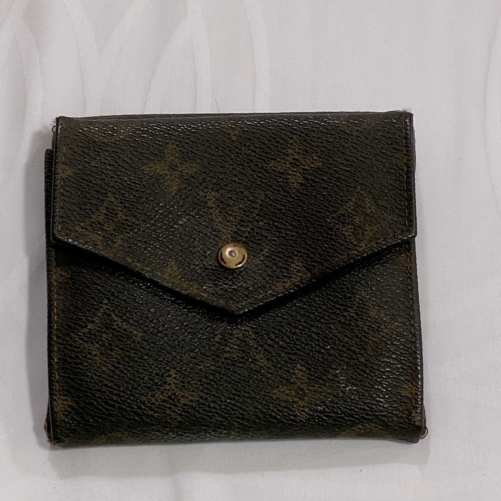 Louis Vuitton wallet ebene